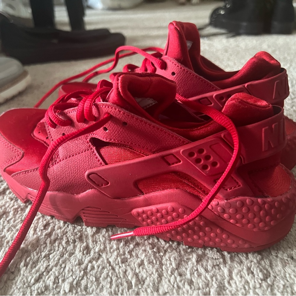BRAND NEW nike huarache